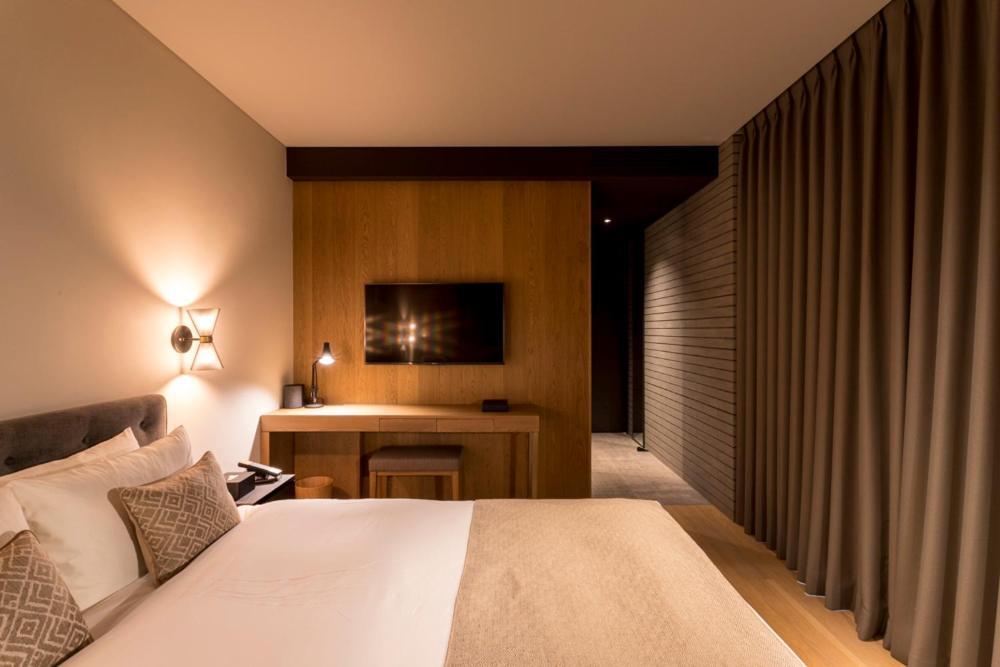 โรงแรมคานาตะ 4*