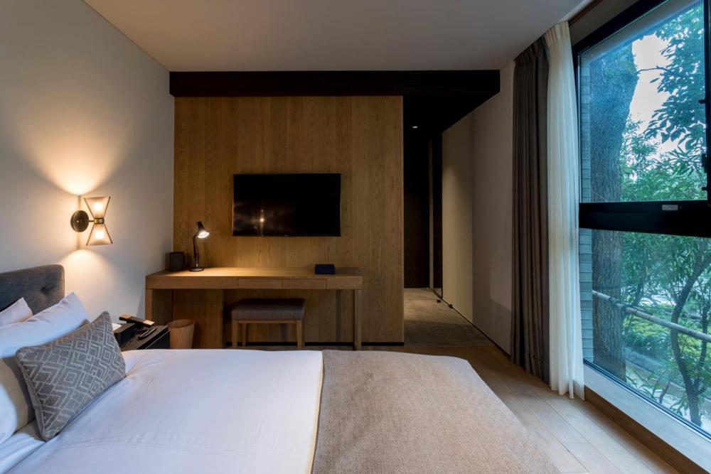 โรงแรมคานาตะ 4*