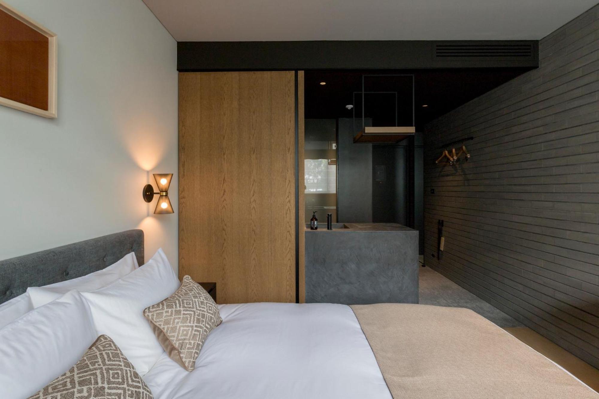 โรงแรมคานาตะ 4*