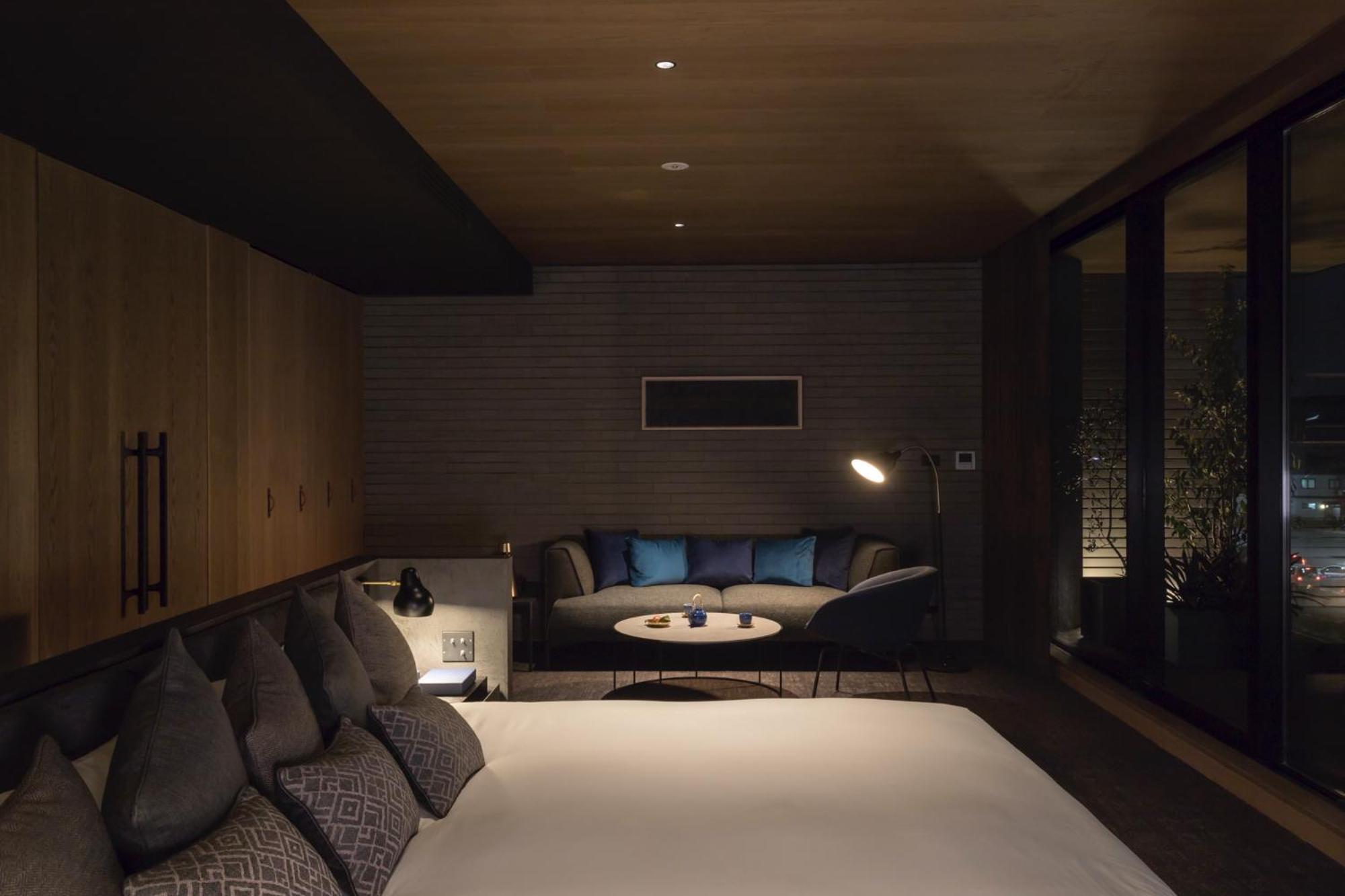 โรงแรมคานาตะ 4*
