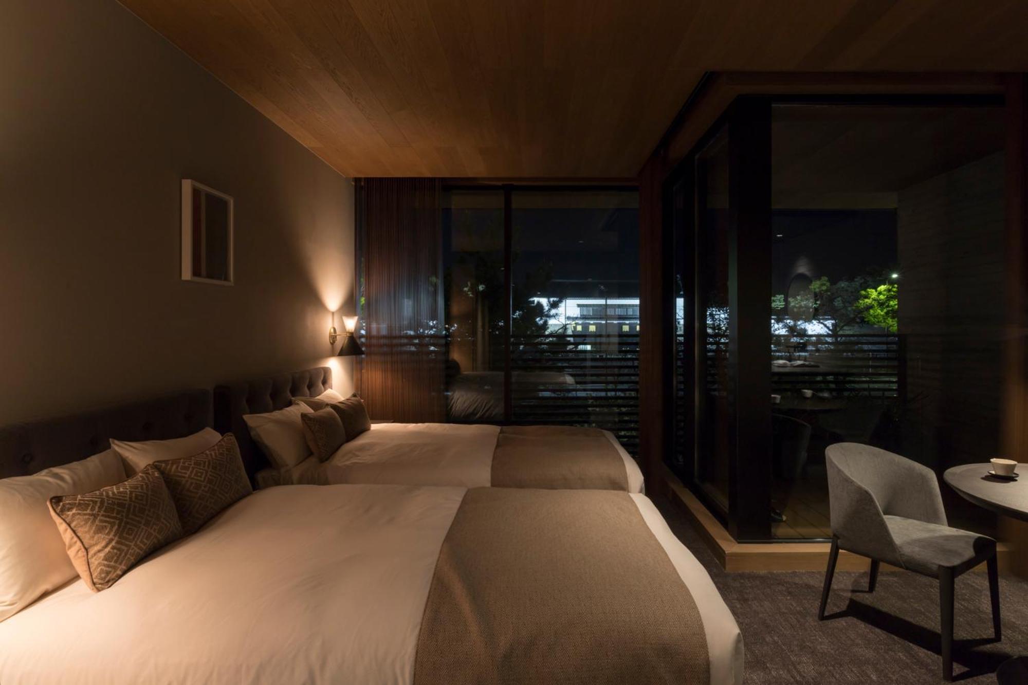 โรงแรมคานาตะ 4*